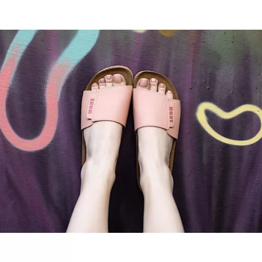 4022 LEON bőr egypántos női papucs anatómiai talpbetéttel I rózsaszín