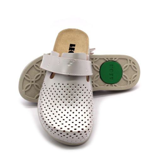 500 LEON  Női bőr klumpa kényelmes, rugalmas talpon ezüst színben