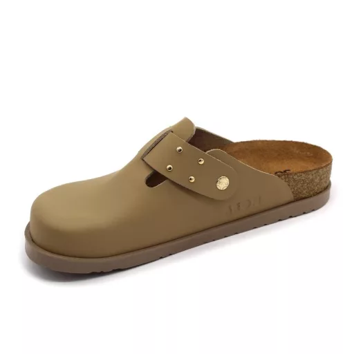 7002 Leon divatos női bőr klumpa – csatos, díszített, anatómiai talppal beige