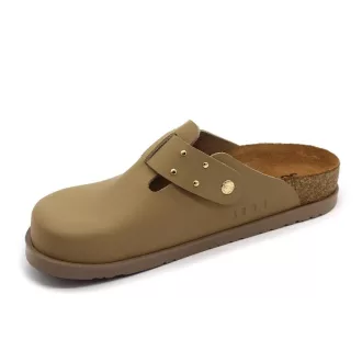   7002 Leon divatos női bőr klumpa – csatos, díszített, anatómiai talppal beige