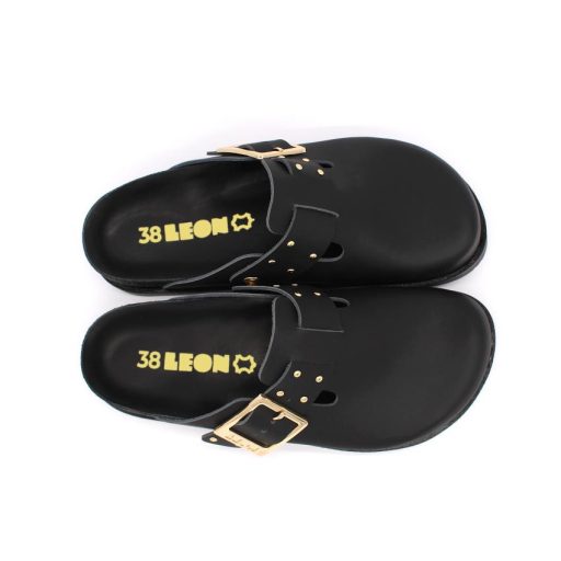 7002 Leon divatos női bőr klumpa – csatos, díszített, anatómiai talppal fekete