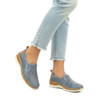   NELLA lyukacsos női félcipő – bőr talpbetéttel világoskék