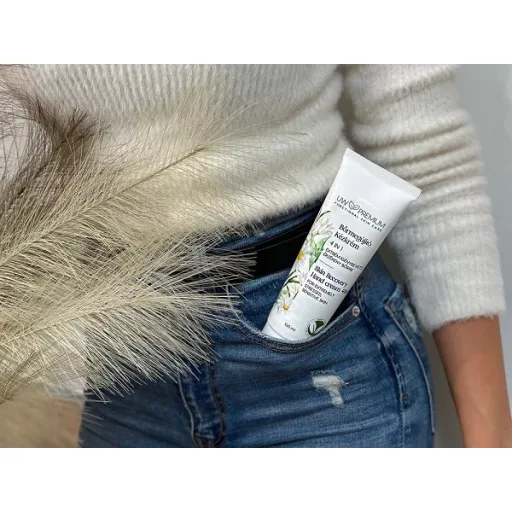 UW Pemium 4 in 1 Bőrmegújító kézkrém 100ml